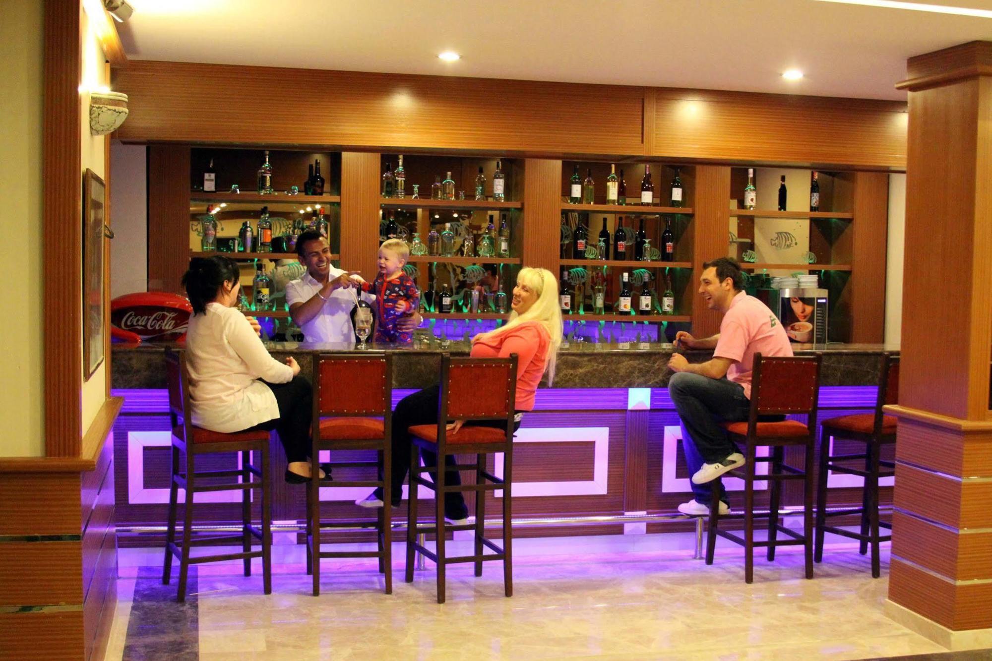 Esra Family Suite Hotel Altınkum Exteriör bild